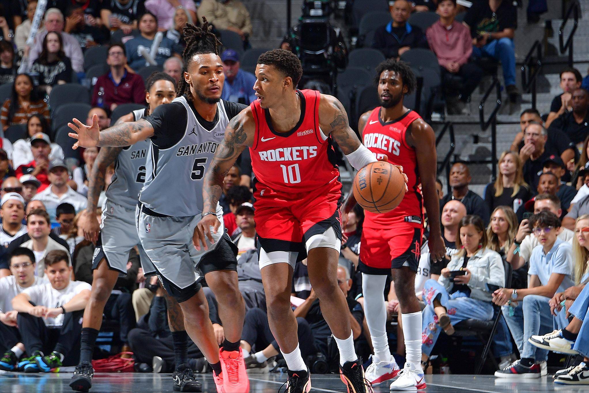 前妻：和布冯离婚后，花了很长时间才接受别人的追求（布冯前妻：离婚后很久才愿意接受他人的追求）