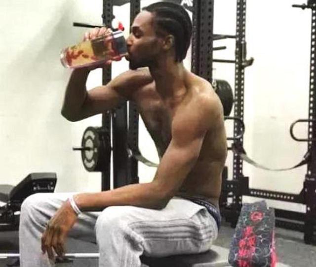 曼联球星表现亮眼，巴萨考虑买断拉什福德，利物浦遭绝平，阿森纳惨败维拉。（曼联核心闪耀，巴萨欲买断拉什福德；利物浦被绝平，阿森纳惨败维拉）