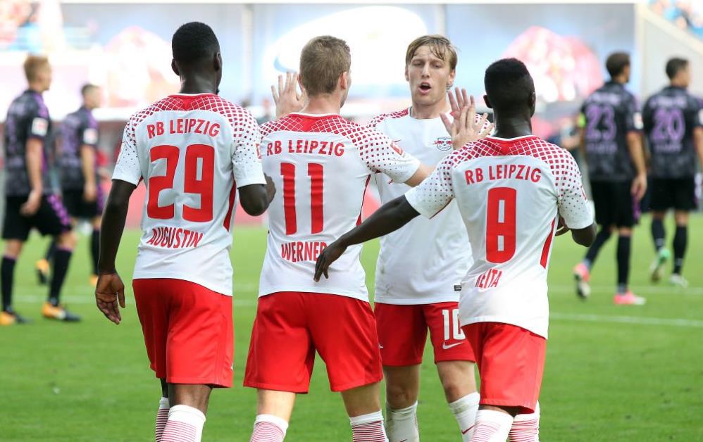 图片报：皇萨仁等豪门都在争夺16岁艾希霍恩，赫塔想和他续约（德媒《图片报》：皇马巴萨拜仁等豪门竞逐16岁新星艾希霍恩，赫塔力争续约）