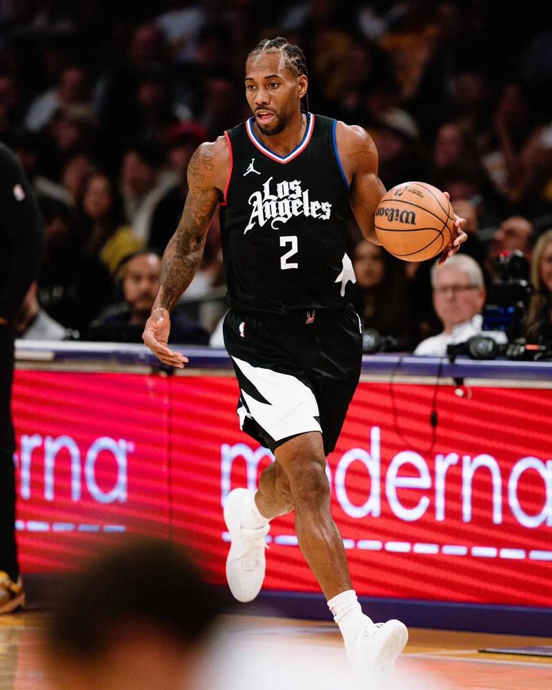 亚马尔社媒更换头像：诺坎普是书写历史的地方（亚马尔社媒换新头像：诺坎普见证历史书写）