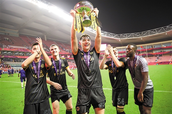 ESPN盘点东契奇和里夫斯本赛季表现：多项数据联盟顶级（ESPN评析东契奇与里夫斯本季发挥：多项数据位居联盟前列）