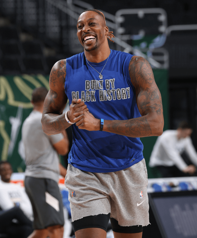 巴西2-0塞内加尔，埃斯特旺、卡塞米罗破门，库尼亚两度中框（巴西2-0胜塞内加尔：埃斯特旺、卡塞米罗建功，库尼亚两次中柱）