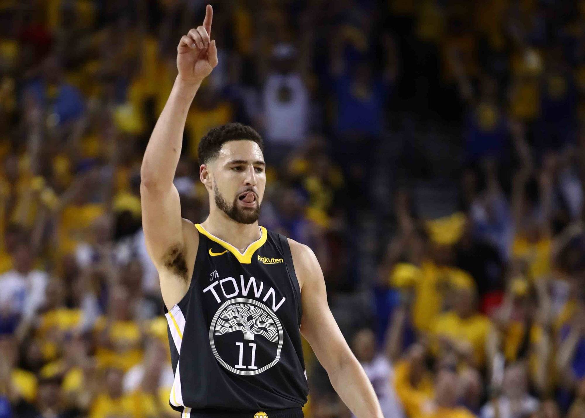 足球世界杯官方公布首批裁判名单，引发讨论（世界杯官宣首批裁判名单，掀起热议）