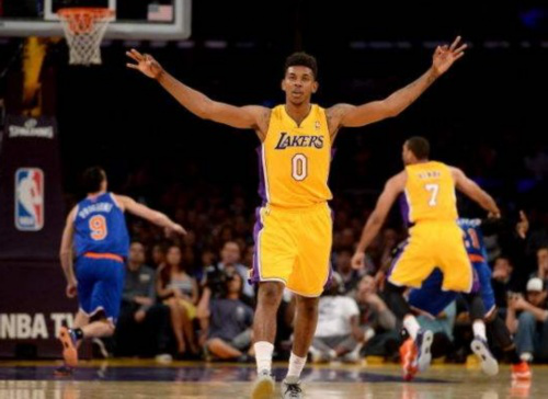 挪威后卫：中场休息时哈兰德让我们多传中，最后奏效了（挪威后卫透露：半场时哈兰德要求加强传中，最终起效）