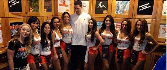 签约仪式📸 ​（签约瞬间📸）