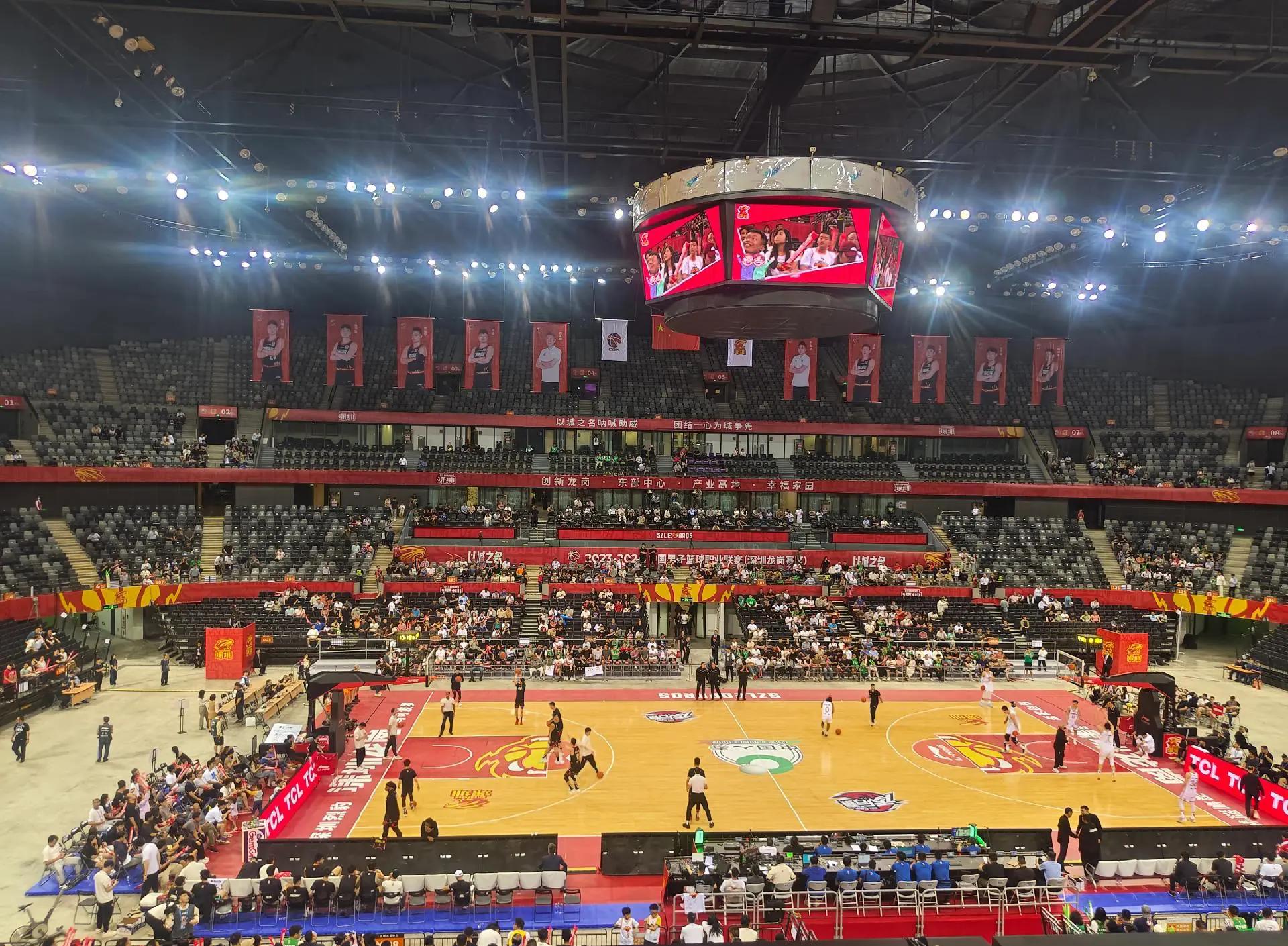 希勒怒喷热刺解雇澳波：足球，真是个愚蠢的运动！（希勒痛批热刺解聘澳波：足球真是太荒谬了！）